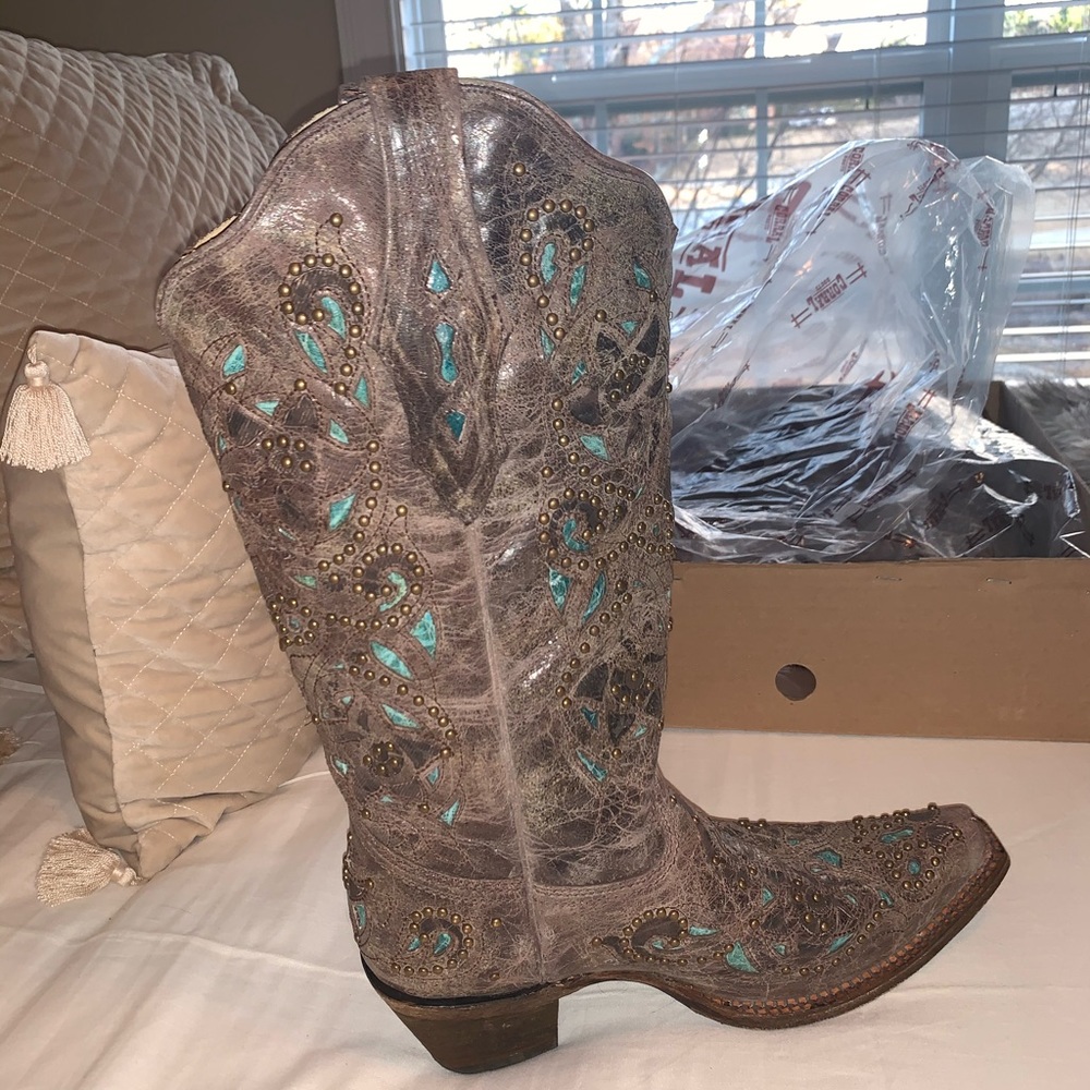 Woman’s corral vintage cowgirl boots